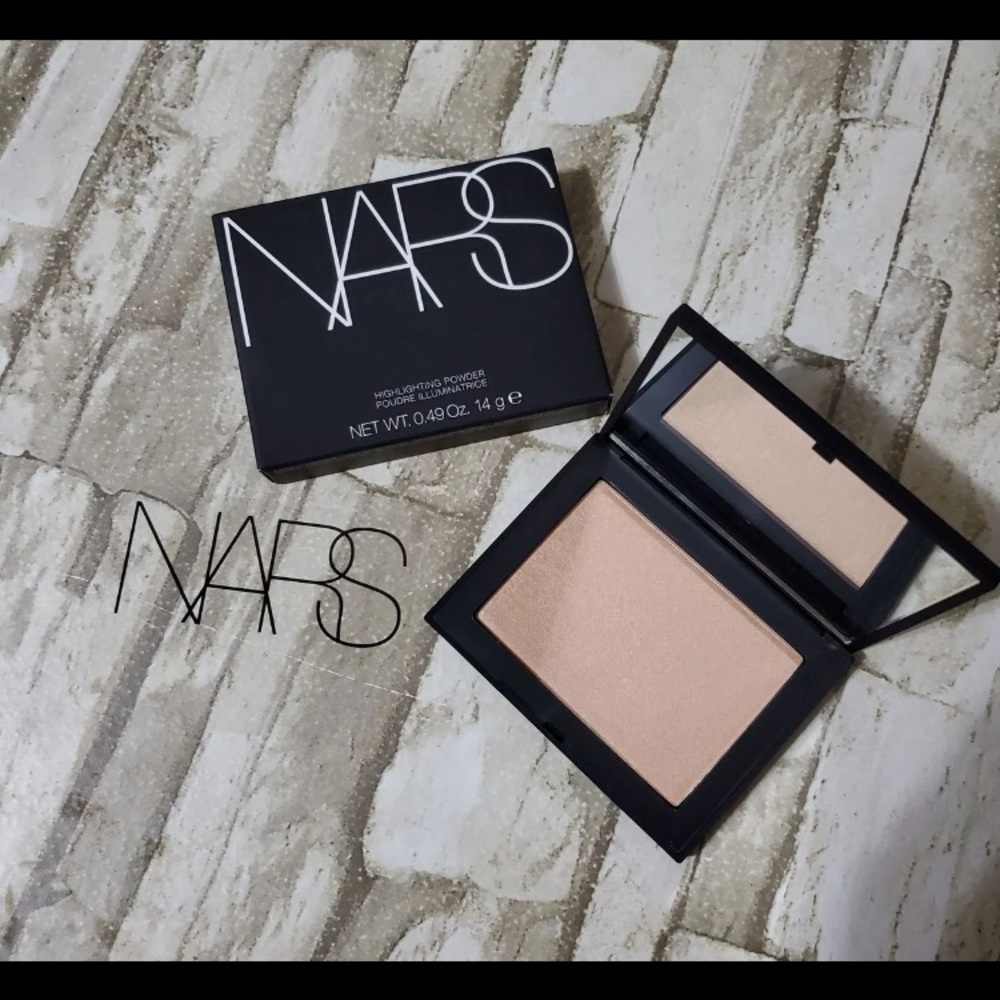 NEW!🛍 NARS Highlighting Powder Fort De France💕